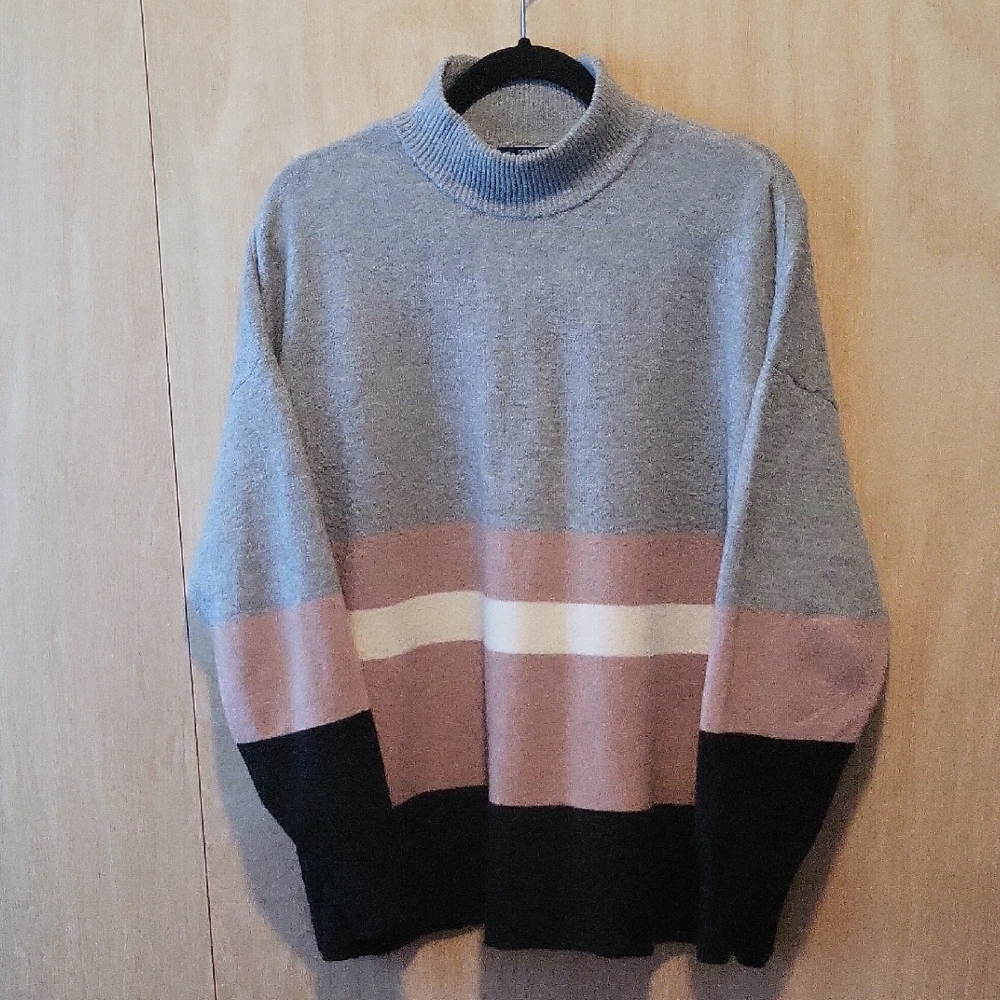 Apt. 9 Gray and Pink Turtleneck Sweater